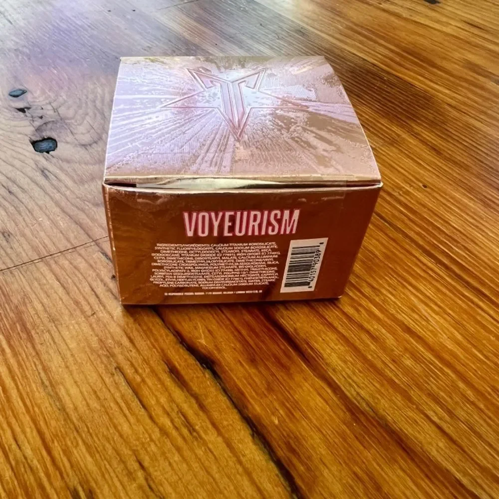 VOYEUIRSM New in Box Jeffree Star Eye Gloss Light Brown silver pink gold